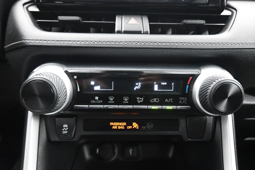 2021 Toyota RAV4 LE, photo 19 of 55