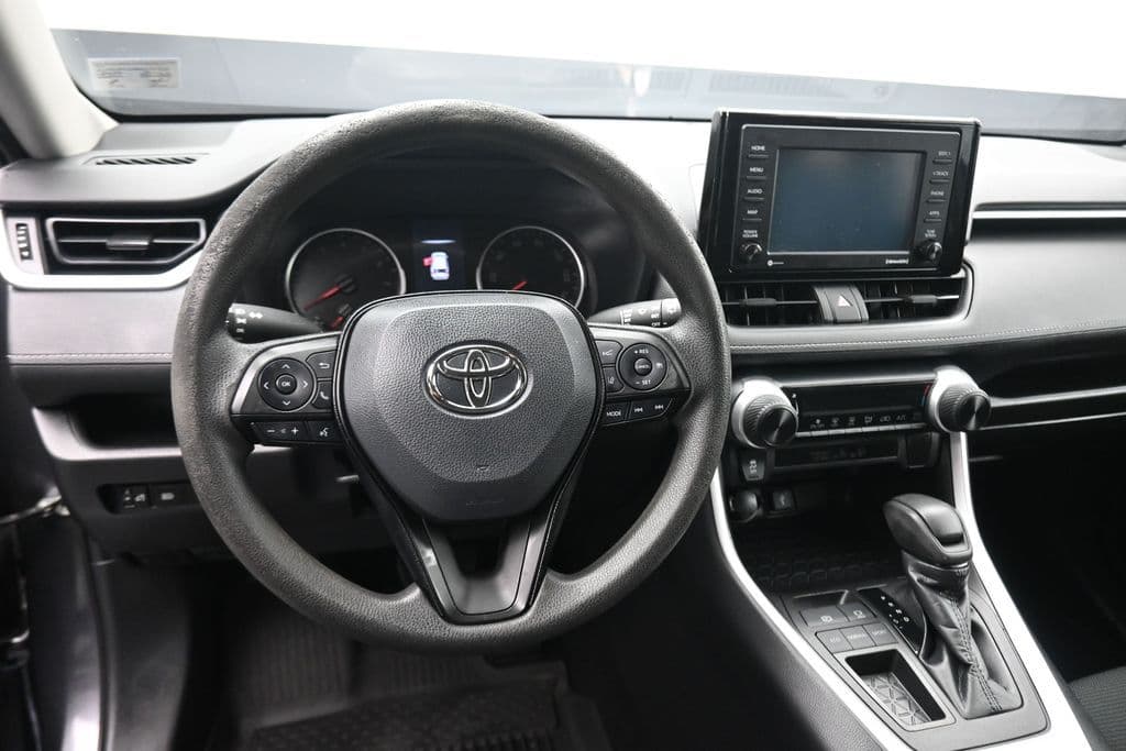 2021 Toyota RAV4 LE, photo 14 of 55