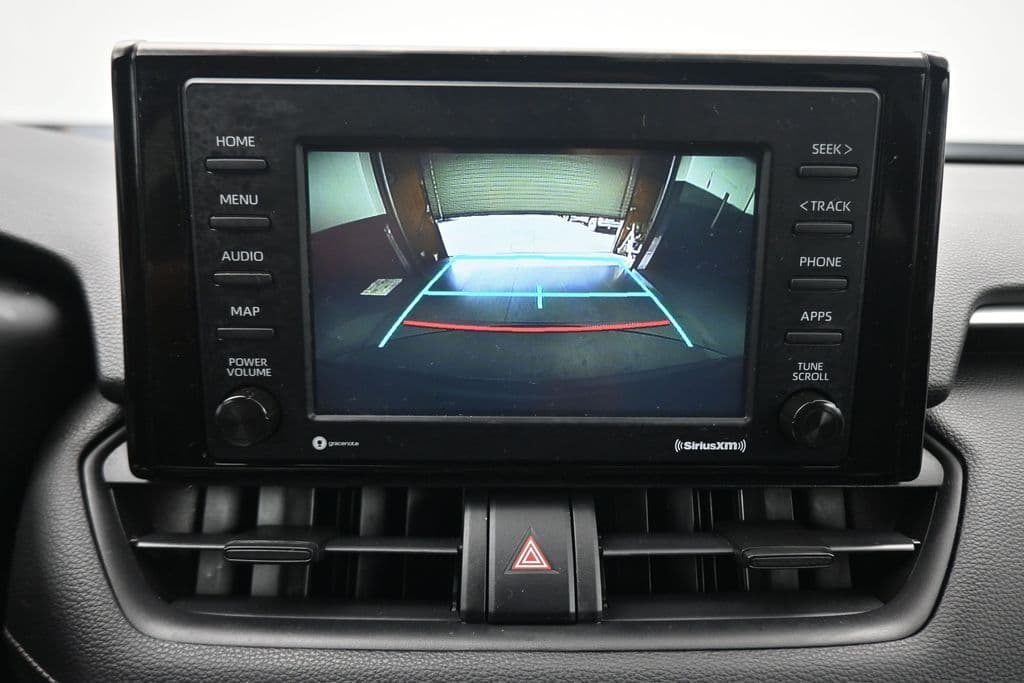 2021 Toyota RAV4 LE, photo 18 of 55