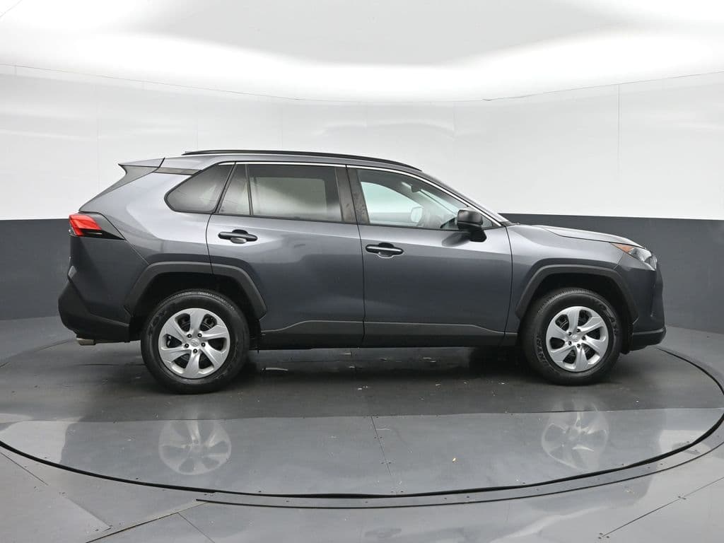 2021 Toyota RAV4 LE, photo 8 of 55