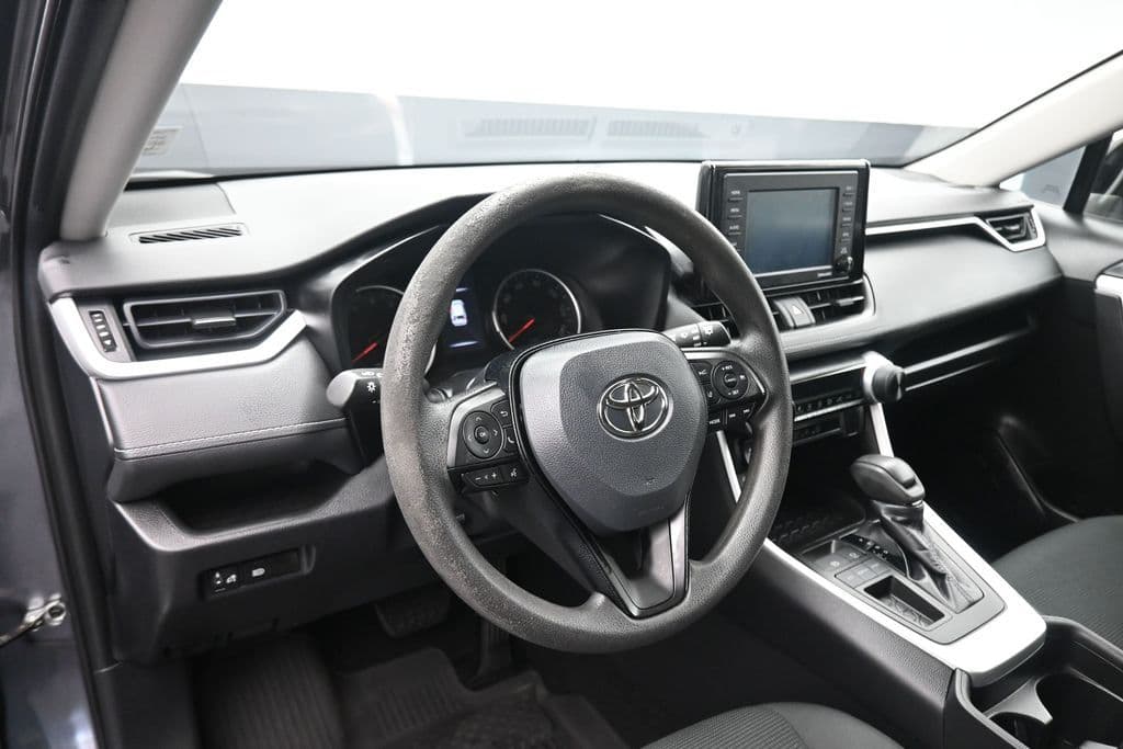 2021 Toyota RAV4 LE, photo 13 of 55