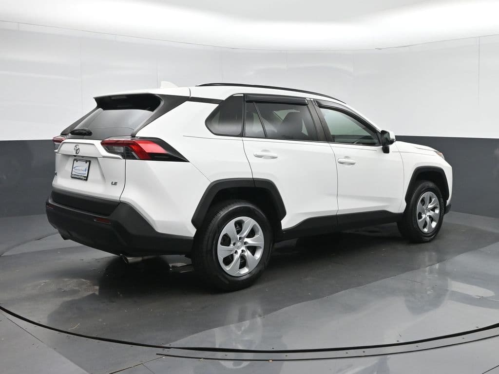 2019 Toyota RAV4 LE, photo 7 of 55