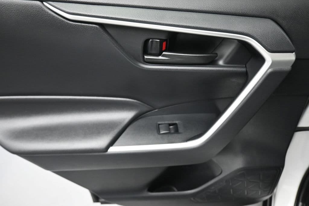 2019 Toyota RAV4 LE, photo 28 of 55