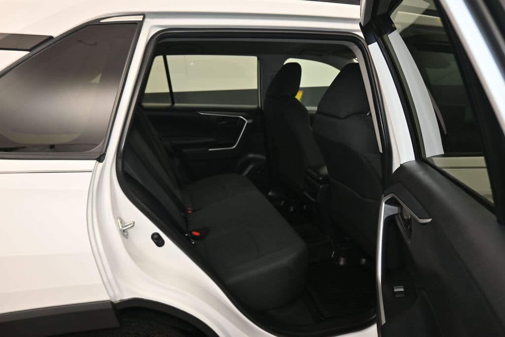 2019 Toyota RAV4 LE, photo 34 of 55