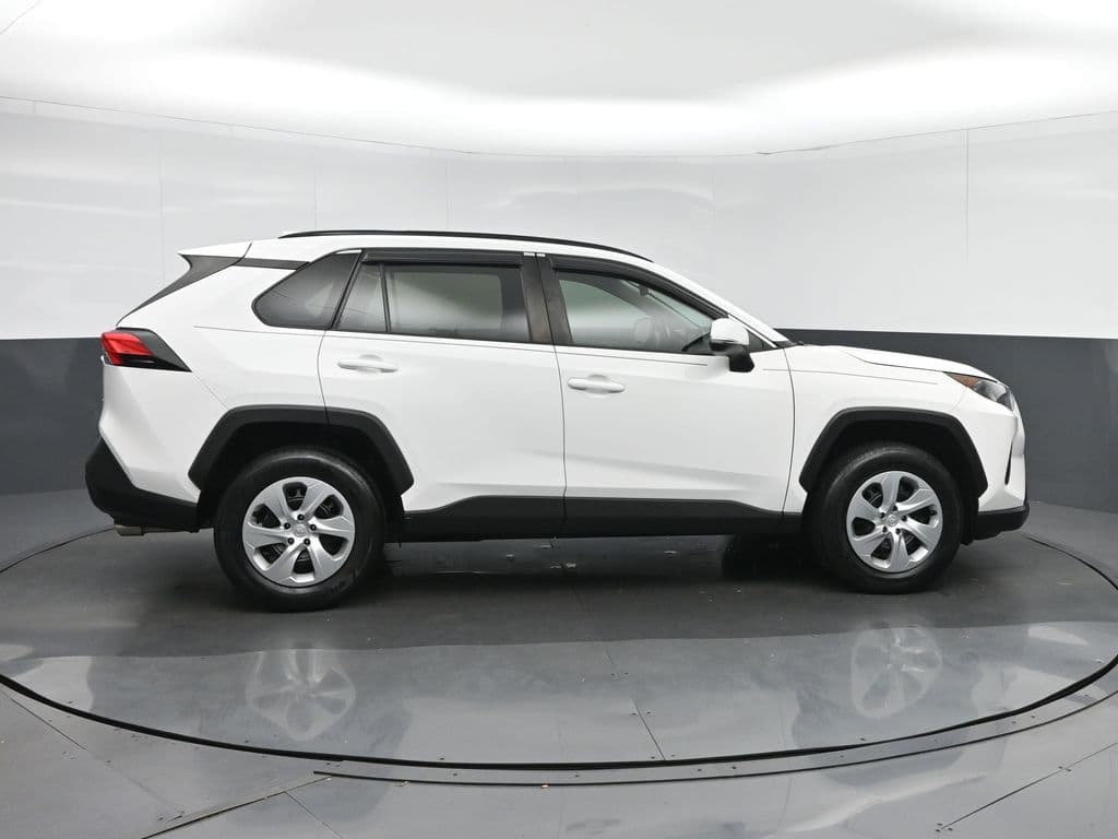2019 Toyota RAV4 LE, photo 8 of 55