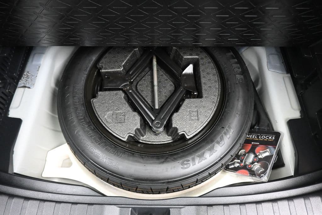 2019 Toyota RAV4 LE, photo 42 of 55