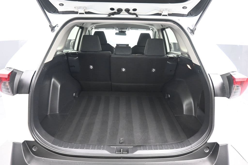 2019 Toyota RAV4 LE, photo 40 of 55