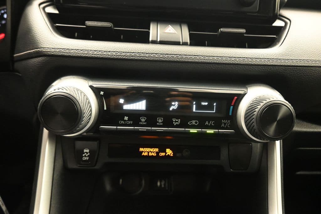 2019 Toyota RAV4 LE, photo 19 of 55