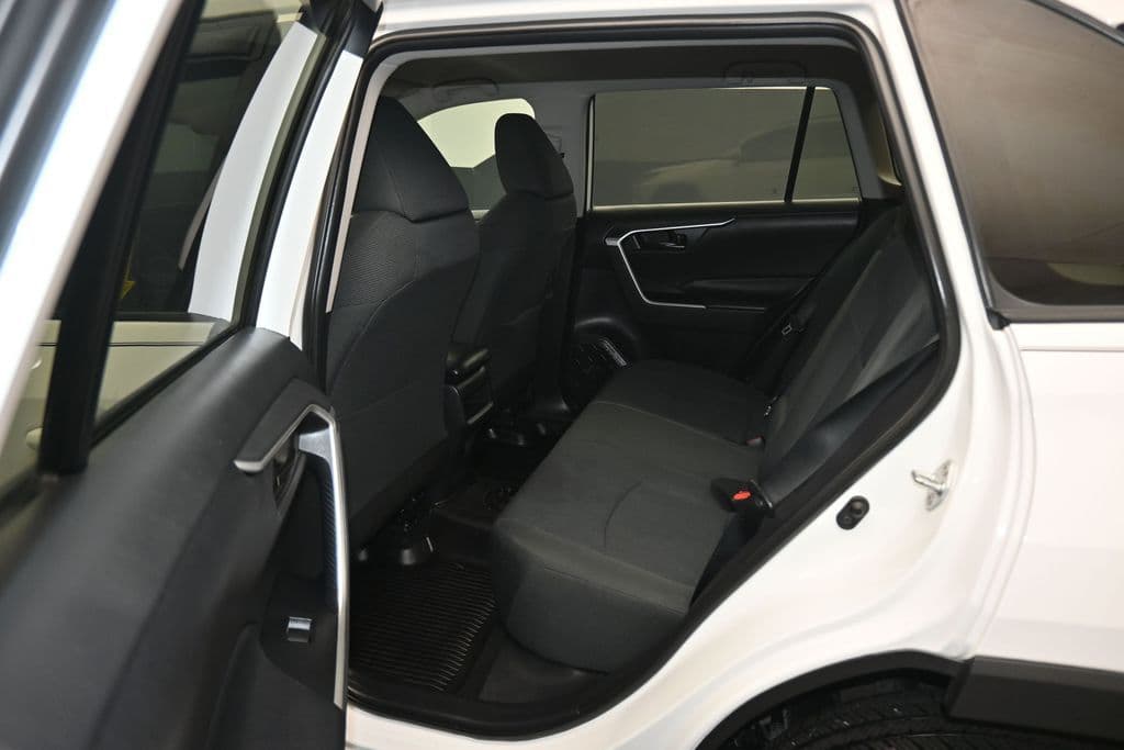 2019 Toyota RAV4 LE, photo 29 of 55