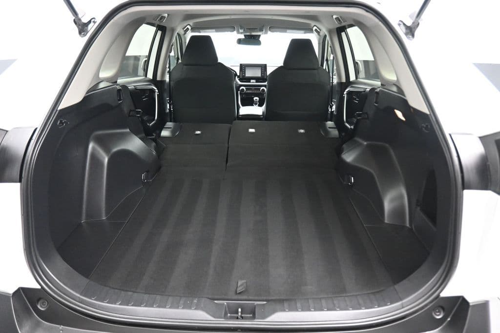 2019 Toyota RAV4 LE, photo 41 of 55