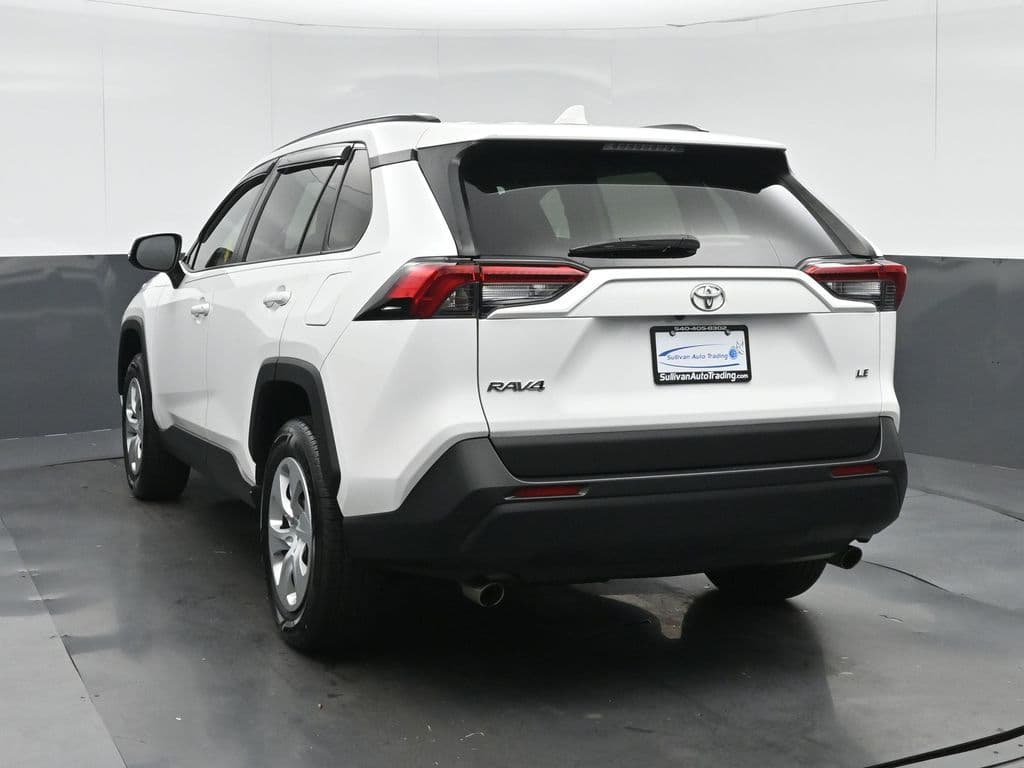 2019 Toyota RAV4 LE, photo 5 of 55