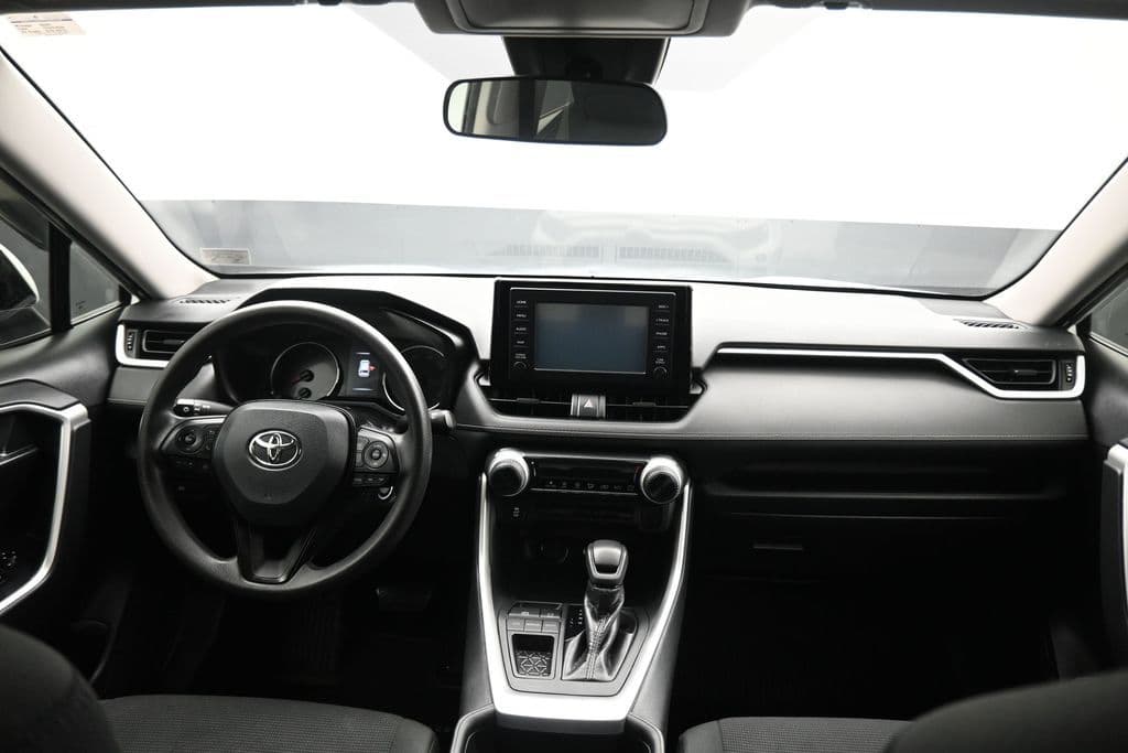 2019 Toyota RAV4 LE, photo 35 of 55