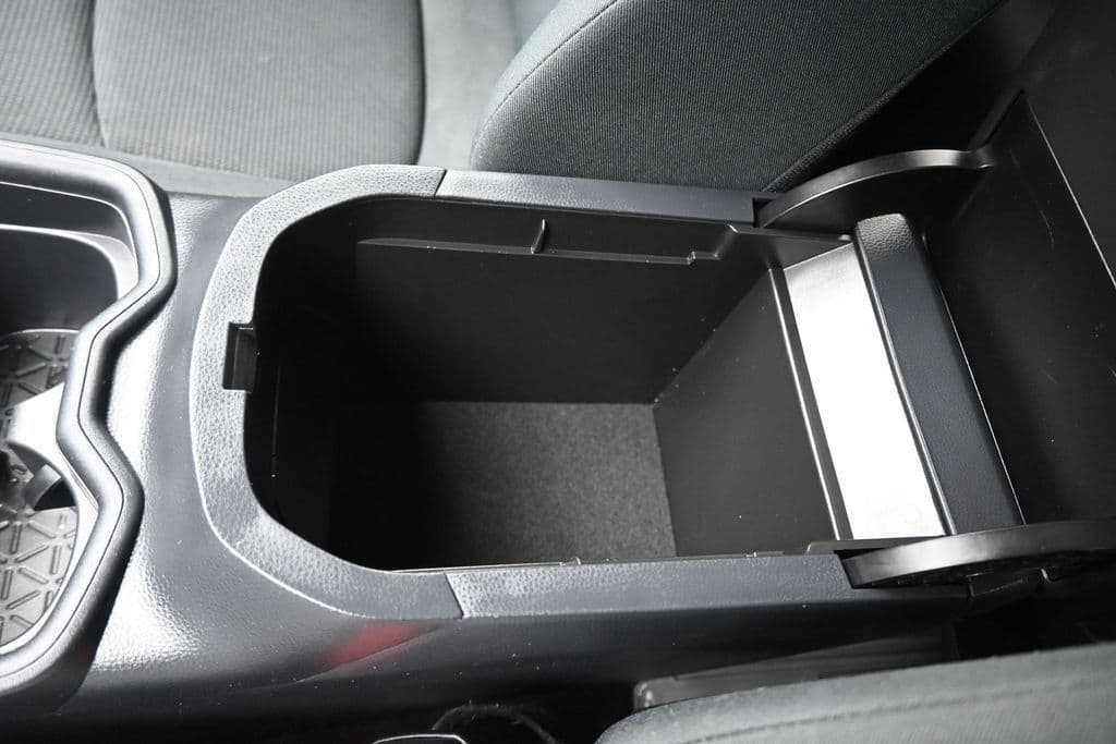 2019 Toyota RAV4 LE, photo 22 of 55