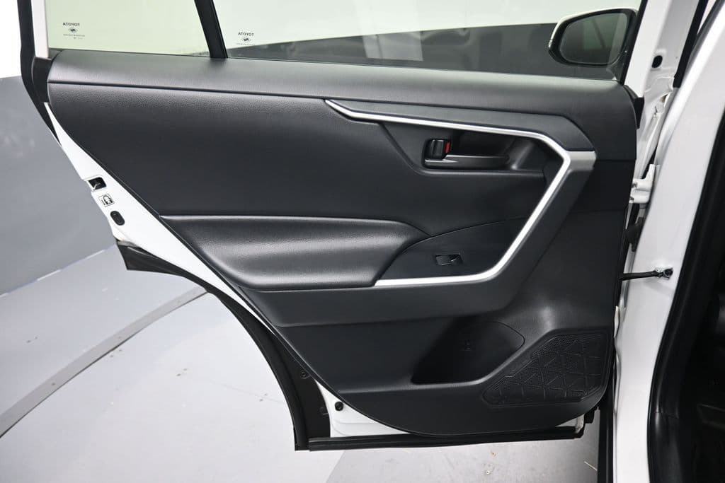 2019 Toyota RAV4 LE, photo 27 of 55