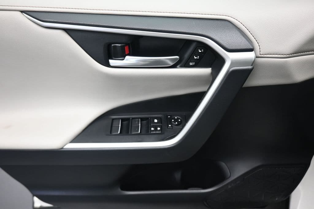 2019 Toyota RAV4 Limited, photo 10 of 61