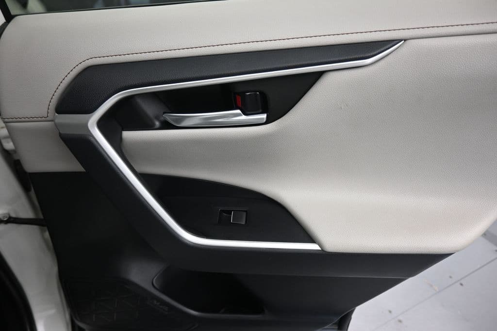 2019 Toyota RAV4 Limited, photo 36 of 61