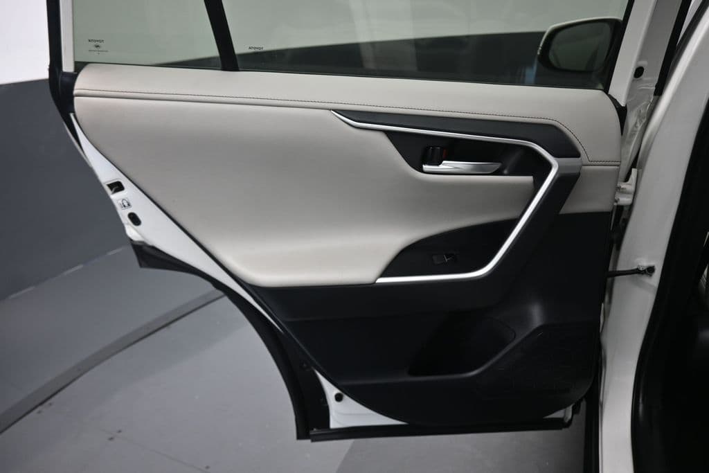 2019 Toyota RAV4 Limited, photo 30 of 61