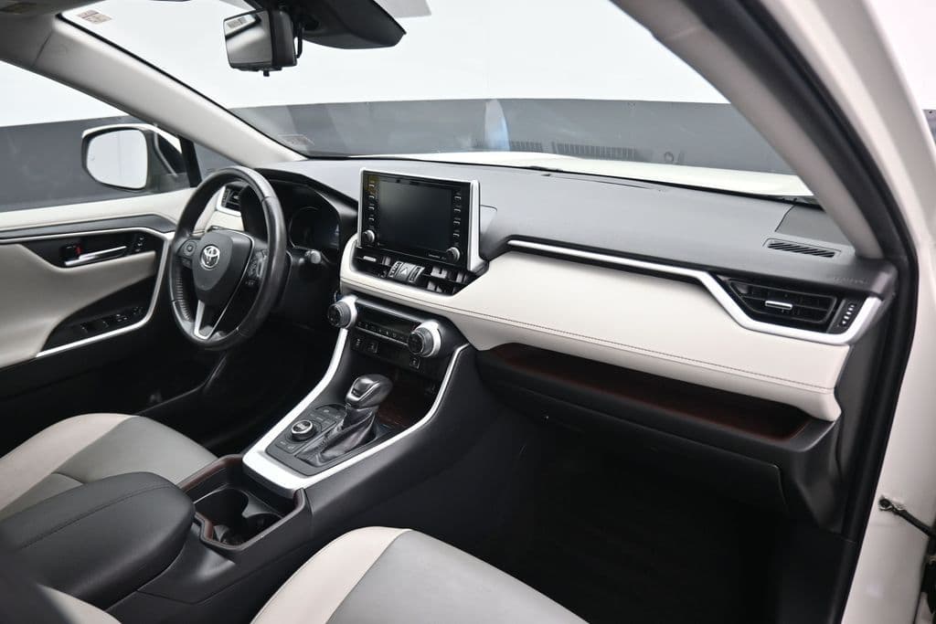 2019 Toyota RAV4 Limited, photo 43 of 61