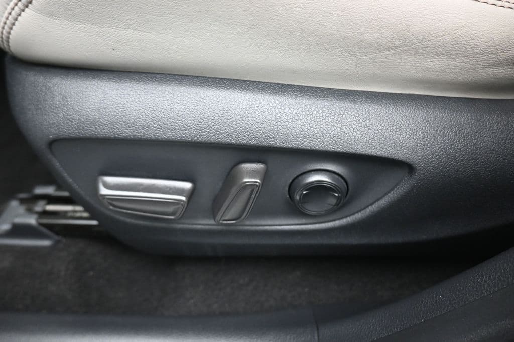 2019 Toyota RAV4 Limited, photo 12 of 61