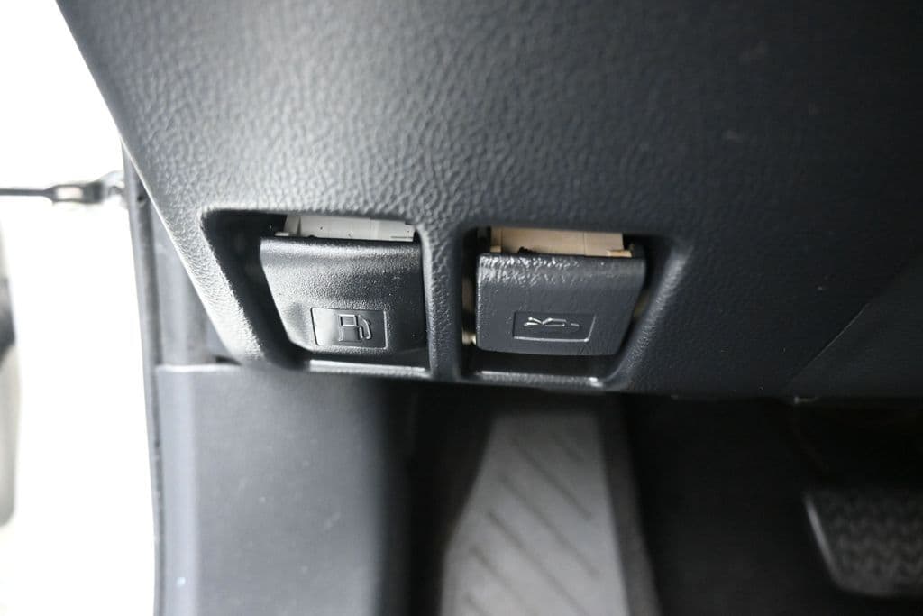 2019 Toyota RAV4 Limited, photo 28 of 61