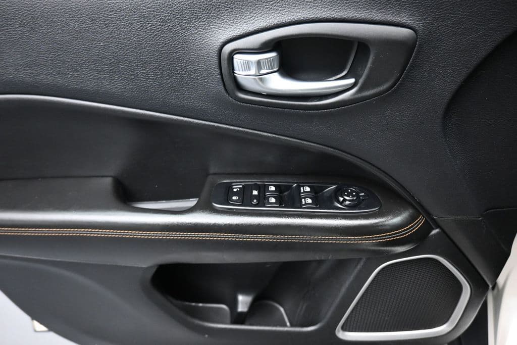 2020 Jeep Compass Limited, photo 10 of 57