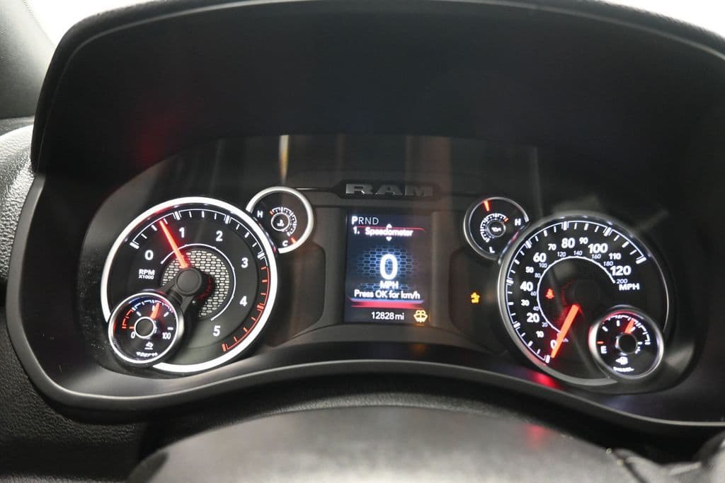 2025 RAM 3500 Tradesman, photo 16 of 65