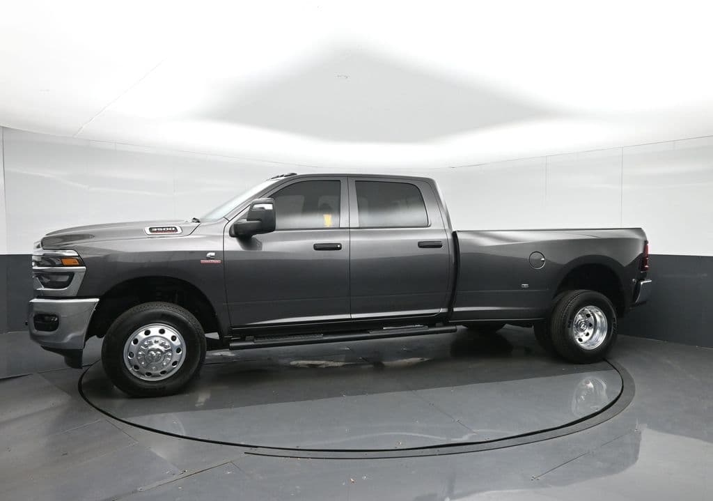 2025 RAM 3500 Tradesman, photo 4 of 65