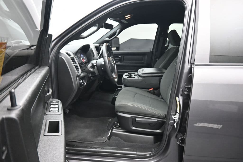 2025 RAM 3500 Tradesman, photo 11 of 65