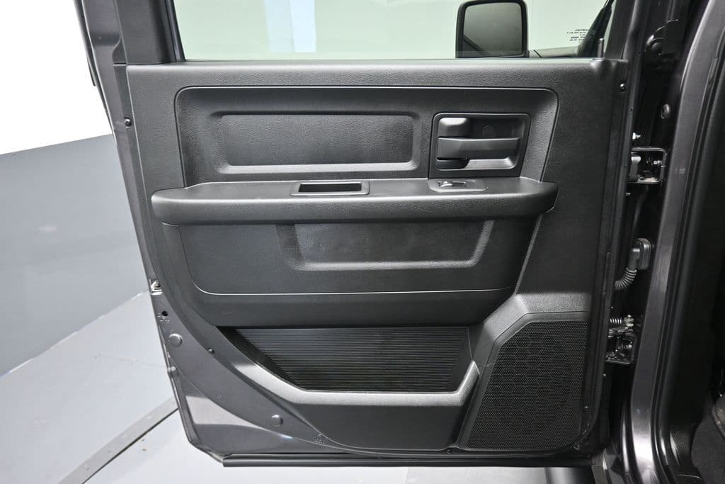 2025 RAM 3500 Tradesman, photo 32 of 65