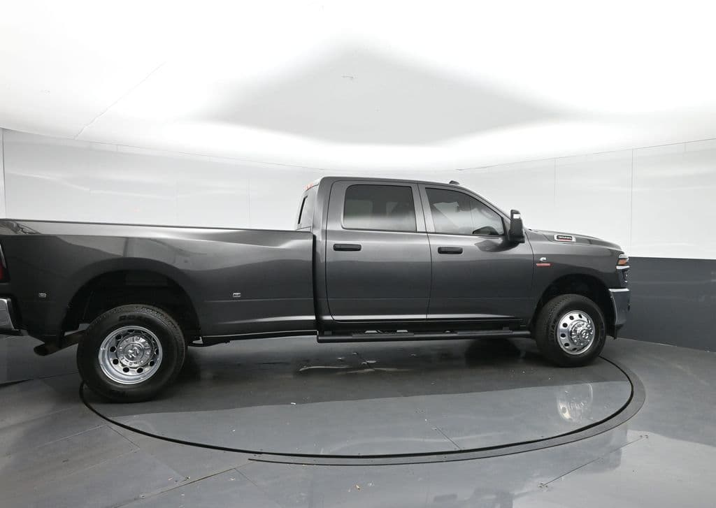 2025 RAM 3500 Tradesman, photo 8 of 65
