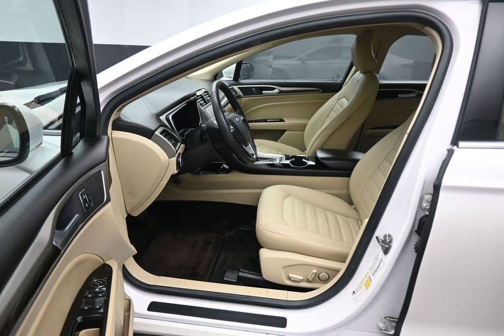 2015 Ford Fusion Hybrid SE, photo 11 of 50
