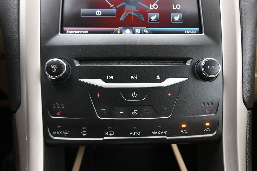 2015 Ford Fusion Hybrid SE, photo 18 of 50