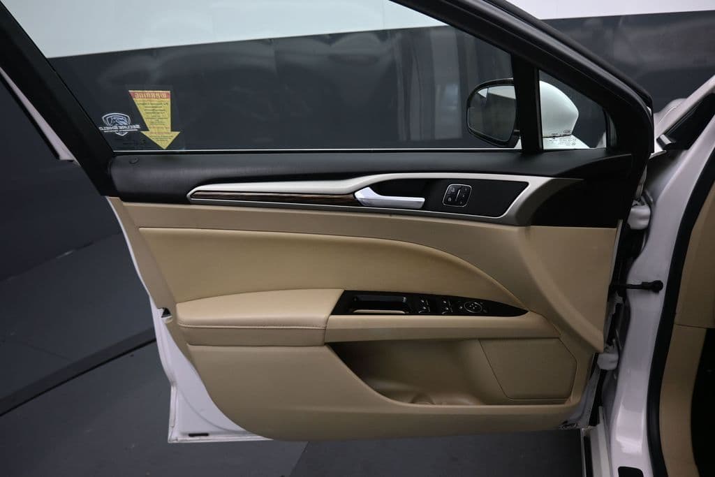 2015 Ford Fusion Hybrid SE, photo 9 of 50