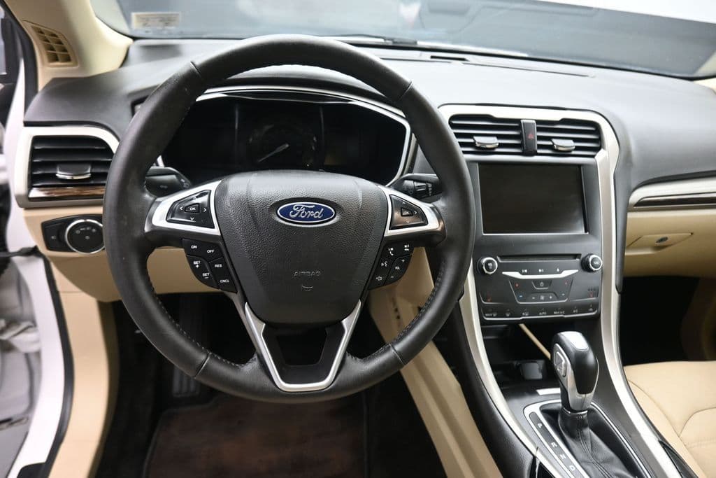 2015 Ford Fusion Hybrid SE, photo 14 of 50