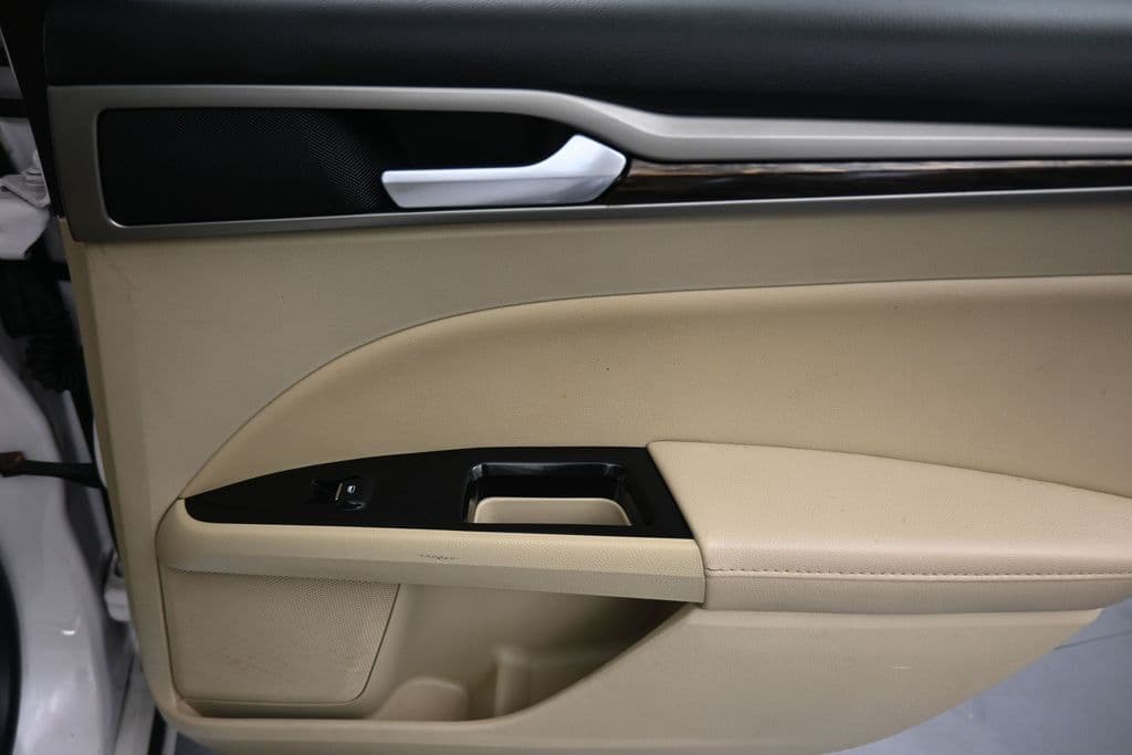 2015 Ford Fusion Hybrid SE, photo 32 of 50