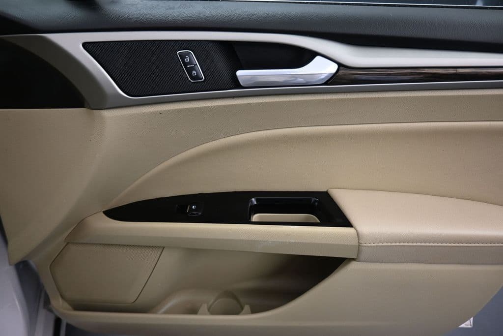 2015 Ford Fusion Hybrid SE, photo 37 of 50