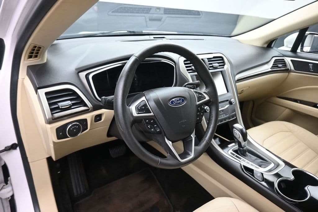 2015 Ford Fusion Hybrid SE, photo 13 of 50
