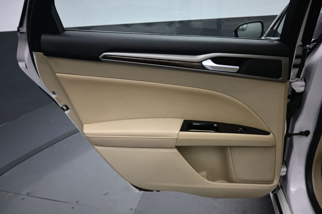2015 Ford Fusion Hybrid SE, photo 26 of 50