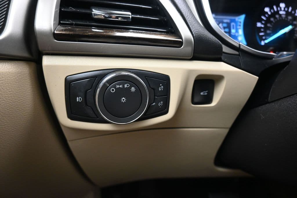 2015 Ford Fusion Hybrid SE, photo 23 of 50