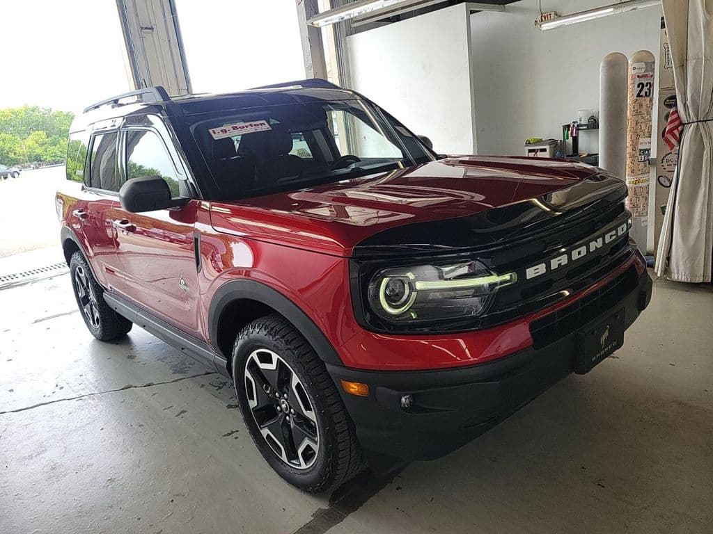 2021 Ford Bronco Sport Outer Banks, photo 2 of 8
