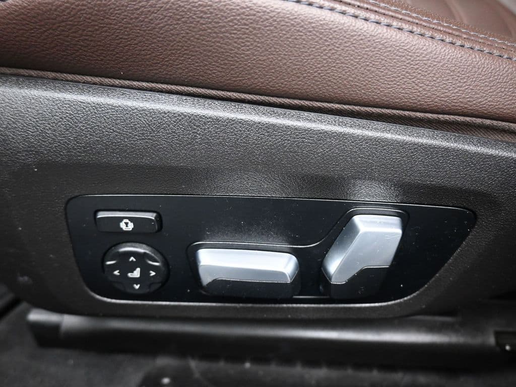 2019 BMW 3 Series 330i xDrive, photo 13 of 57