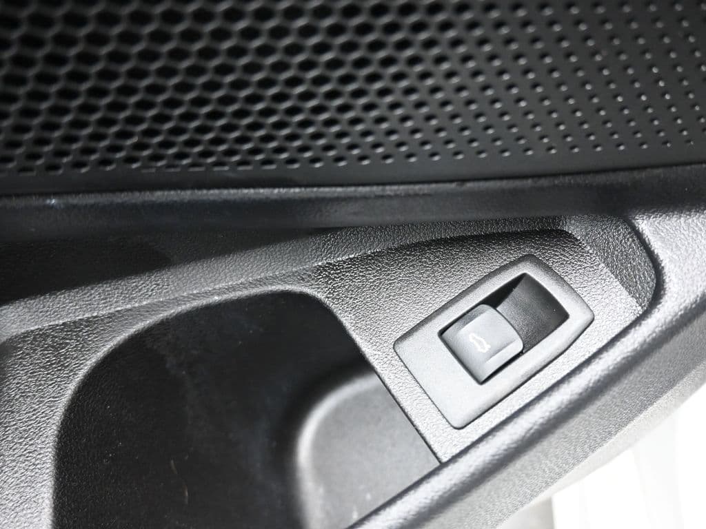 2019 BMW 3 Series 330i xDrive, photo 11 of 57