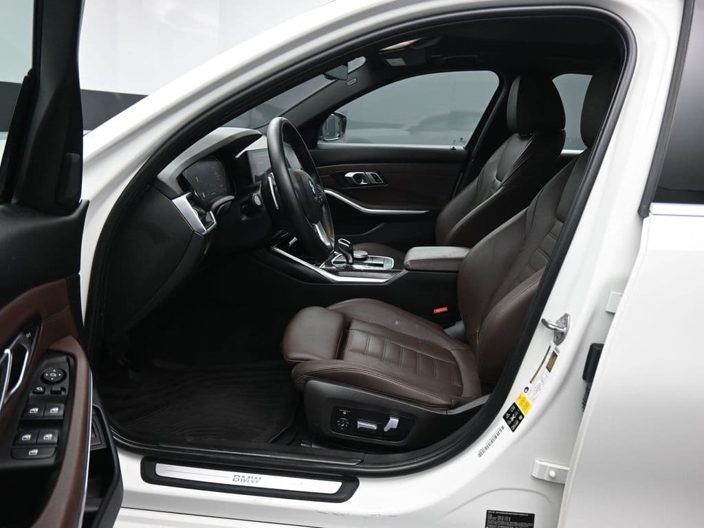 2019 BMW 3 Series 330i xDrive, photo 12 of 57