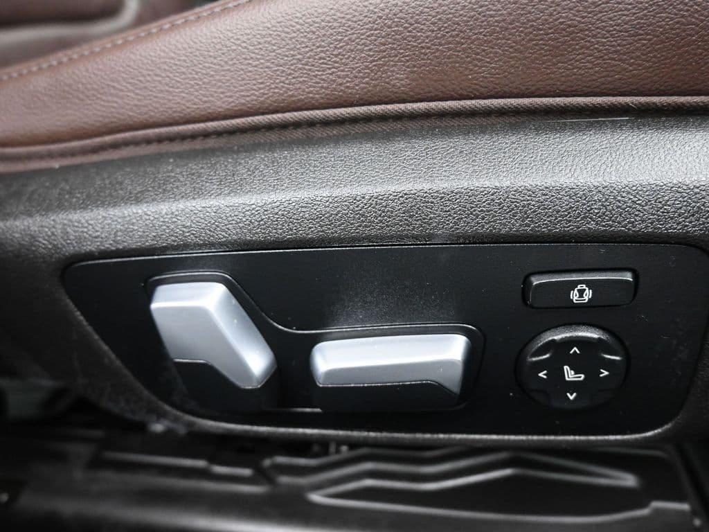 2019 BMW 3 Series 330i xDrive, photo 42 of 57