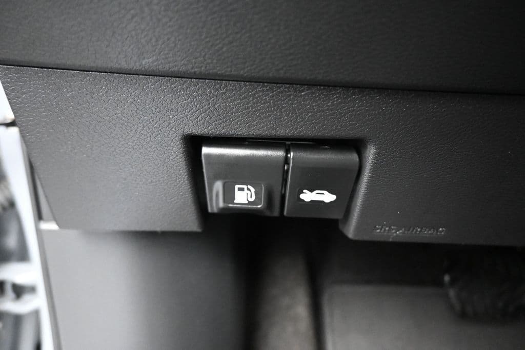 2023 Nissan Kicks SR, photo 28 of 57