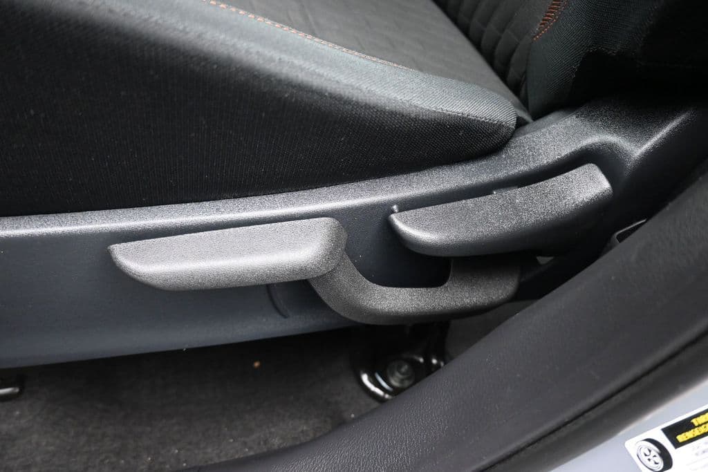 2023 Nissan Kicks SR, photo 12 of 57