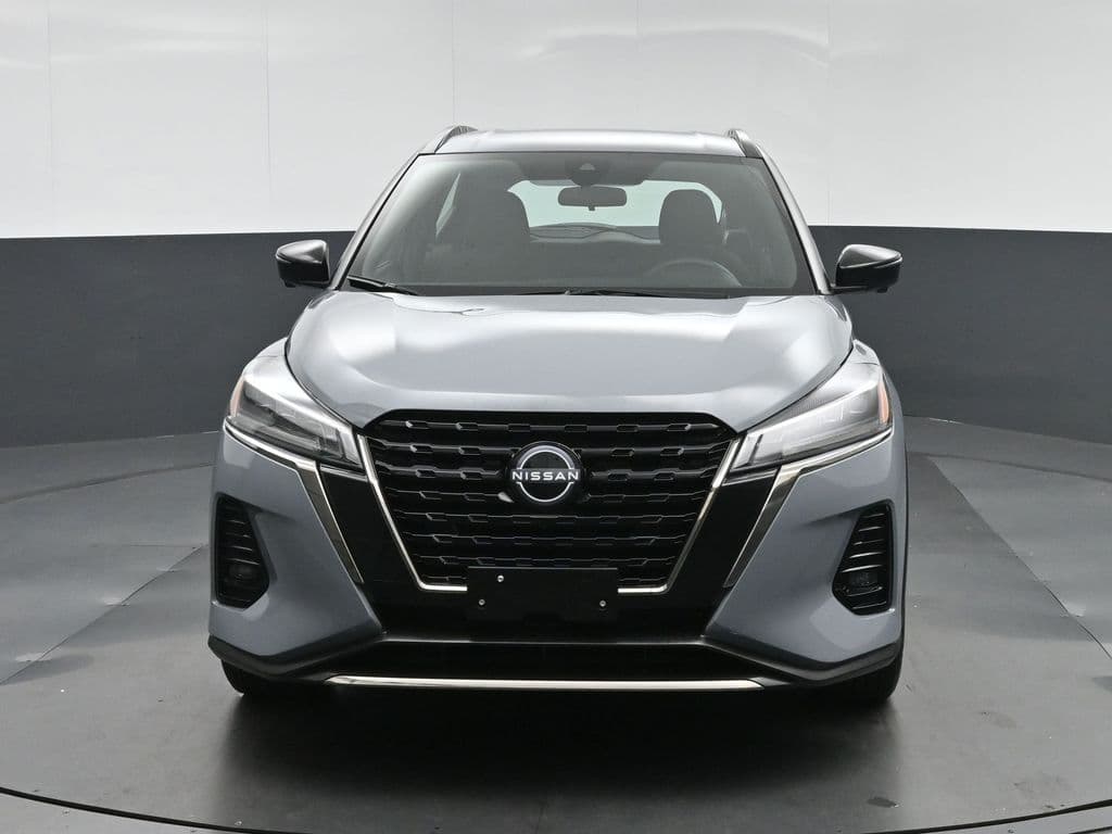 2023 Nissan Kicks SR, photo 2 of 57
