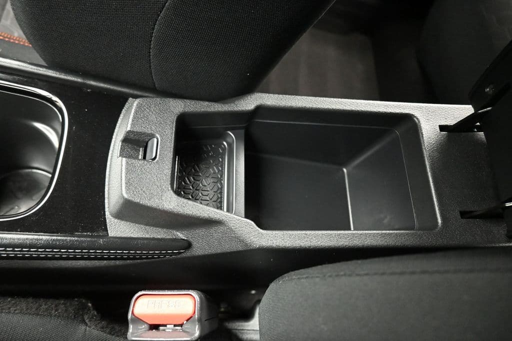 2023 Nissan Kicks SR, photo 25 of 57