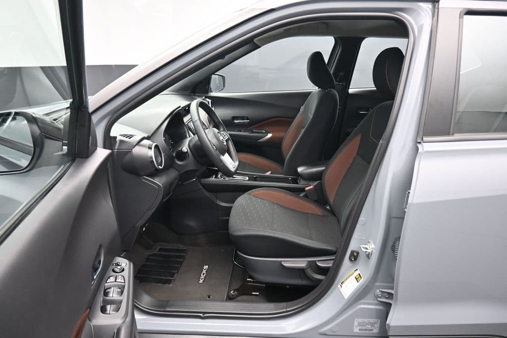 2023 Nissan Kicks SR, photo 11 of 57