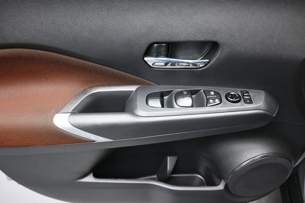 2023 Nissan Kicks SR, photo 10 of 57
